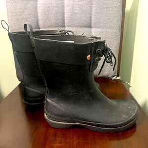 Size 7 BOGS rain boots